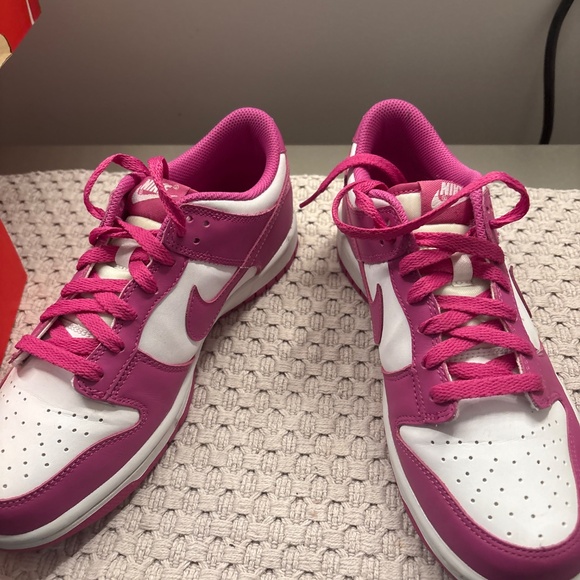 Women’s Nike dunk low next nature “hot fushsia” DD1873-110 - Picture 3 of 5